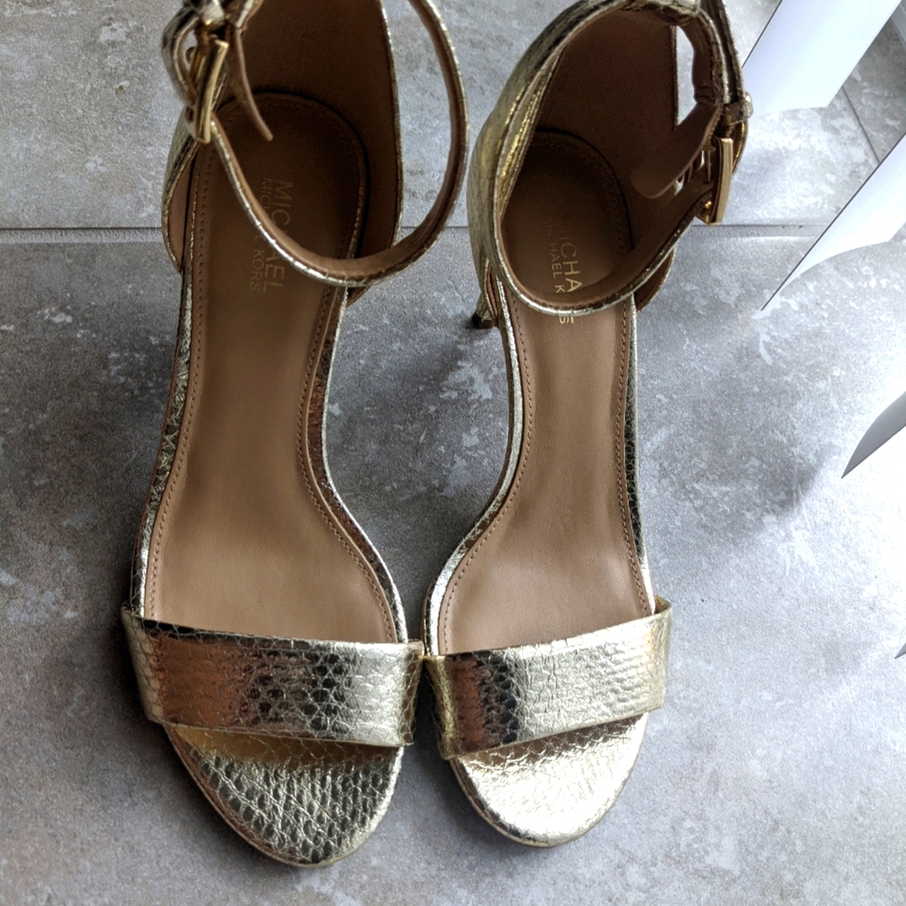 Micheal kors (Gold color)